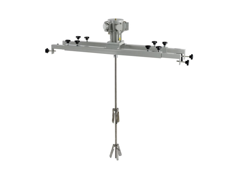 Telescopic cross bar pneumatic mixer